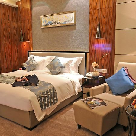 Hotel Ramada Plaza Liuzhou Liudong Zewnętrze zdjęcie