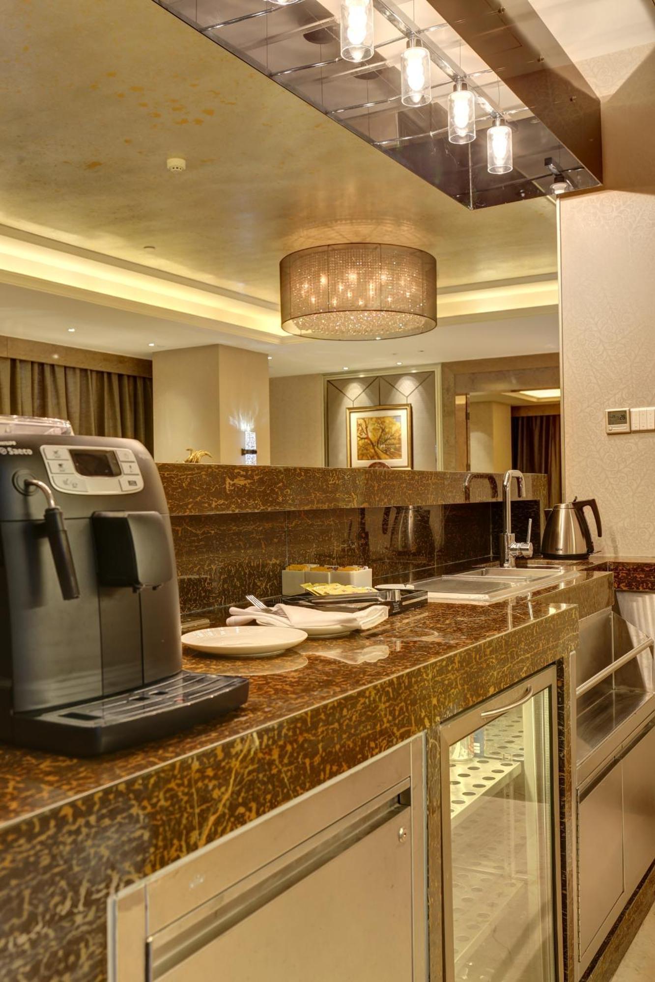 Hotel Ramada Plaza Liuzhou Liudong Zewnętrze zdjęcie